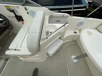 2007 Rinker 250 Fiesta Vee Boat for Sale in Bray 4