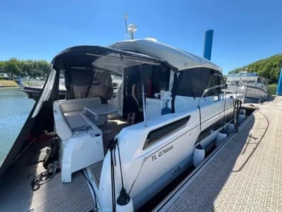 2023 Jeanneau NC 37 Boat for Sale 3