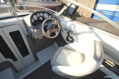 Stingray 220 CS Daycruiser 5