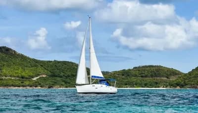 2001 Beneteau Oceanis Clipper 331 Boat for Sale in Jolly Harbour 2