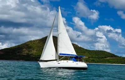 2001 Beneteau Oceanis Clipper 331 Boat for Sale in Jolly Harbour 3