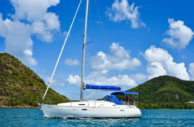 2001 Beneteau Oceanis Clipper 331 Boat for Sale in Jolly Harbour 5