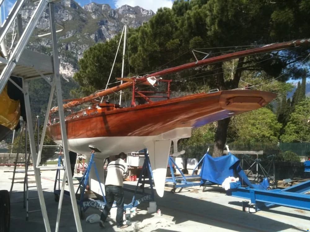 AL Custom Classic wooden boat