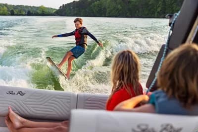 Sea Ray SDX 230 Surf 2