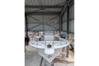 2001 White Shark 225 | 7m 5