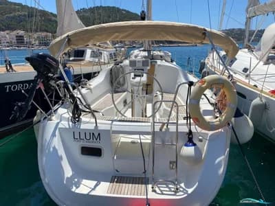 Beneteau Oceanis 323 2