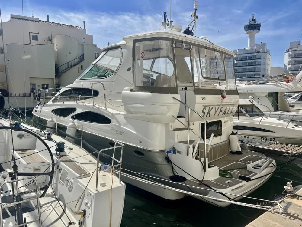 Cruisers 405 Express Motoryachts