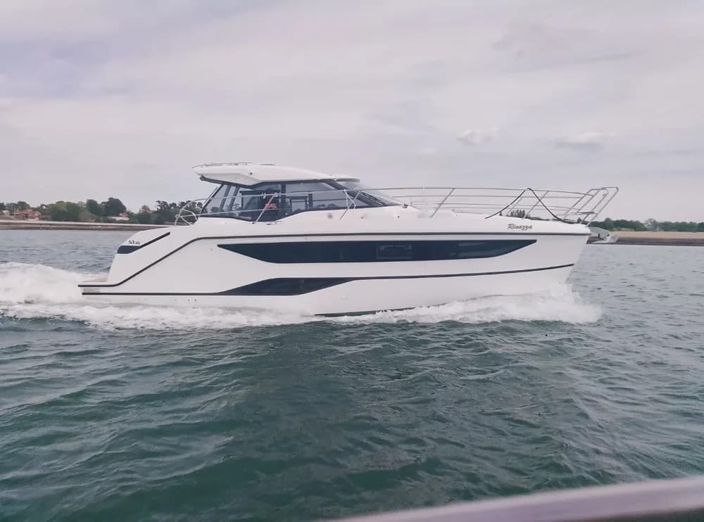 2023 Bavaria SR33 HT Boat for Sale in Southampton