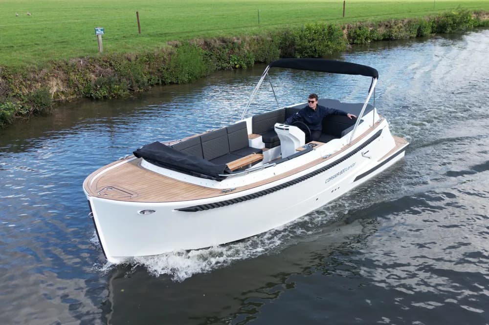 2025 Corsiva 800 Tender | 7m
