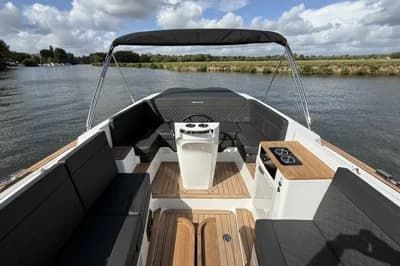 2025 Corsiva 800 Tender | 7m 4