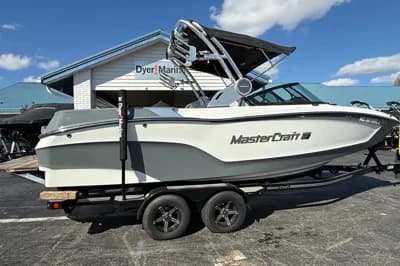 2023 MasterCraft XT22 2