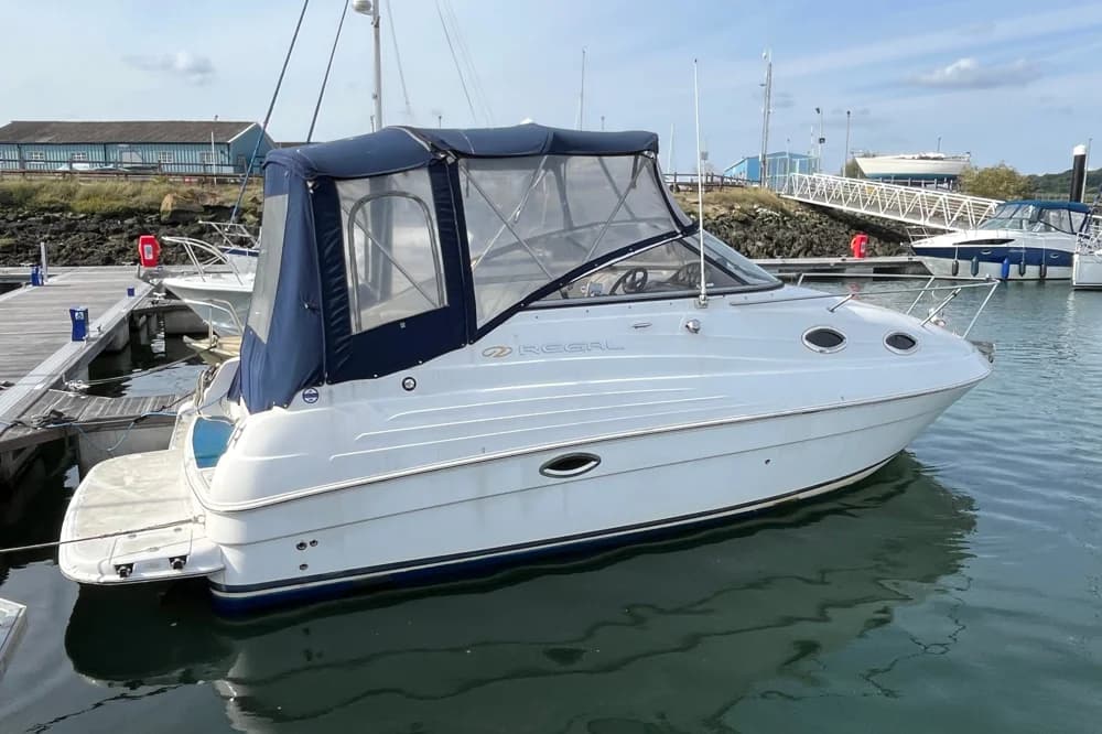 2005 Regal Commodore 2465 | 8m