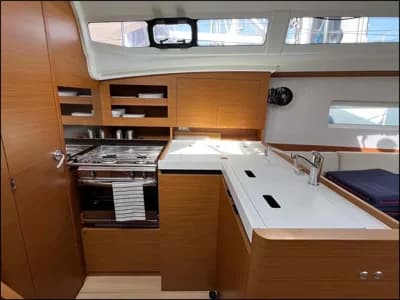 2024 Jeanneau Sun Odyssey 380 Boat for Sale in Palma 5