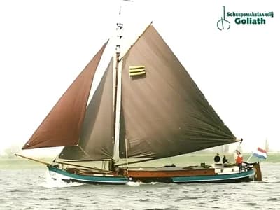 1923 Klipperaak Woonschip Boat for Sale in Schiedam 2