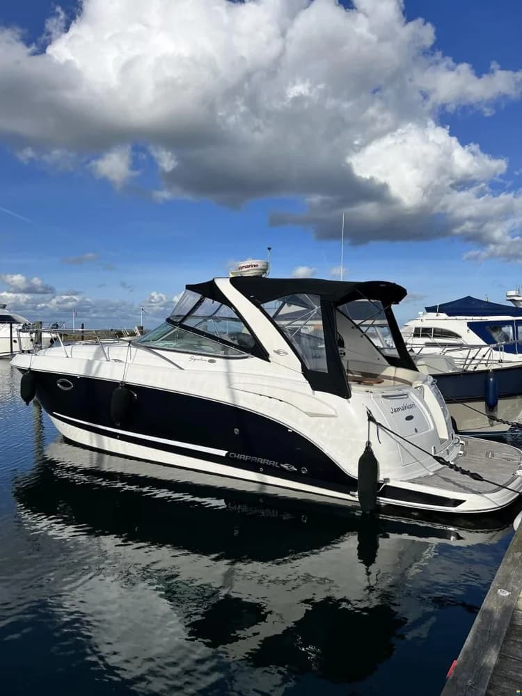 Chaparral 330 Signature