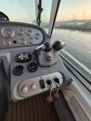 Cruisers 370 Express 3