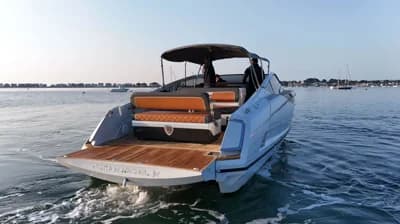 2021 Fairline F//Line 33 | 10m 2