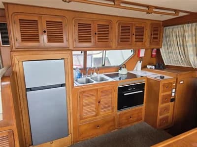 1998 Trader 475 Signature Boat for Sale in Poole 2
