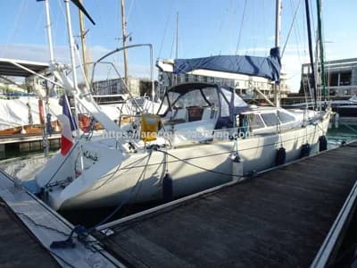 Universal Yachting 44 2