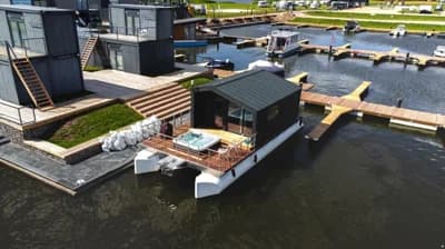 Twin M-Cabin Houseboat 3