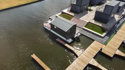 Twin M-Cabin Houseboat 4