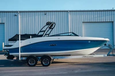 2021 Sea Ray SPX 230 2