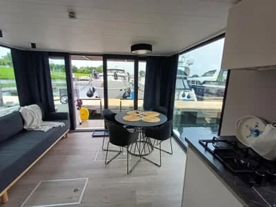 LakeLife family/rental Houseboat 5