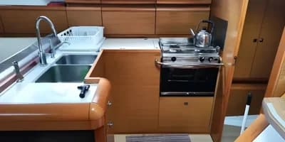 2015 Jeanneau Sun Odyssey 439 Boat for Sale in Raiatea 4