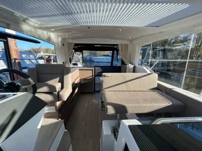 2022 Sealine C335 Boat for Sale in Southampton 4