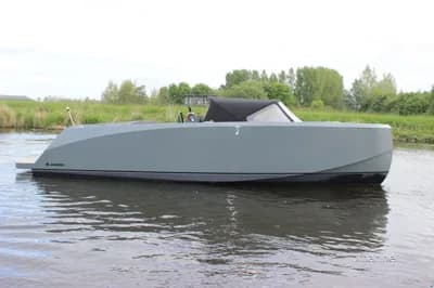 Blackfish Reallife 750 Cabin 2
