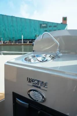 Lifestyle Marine 818 Cabin 4