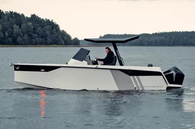 Veloce Yachts V750 HARDTOP 2