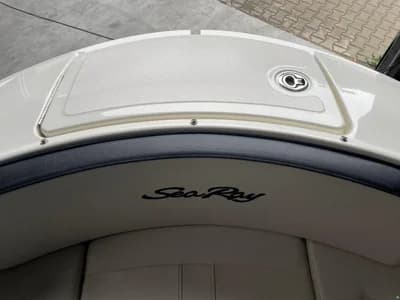 Sea Ray 210 SPXE 3
