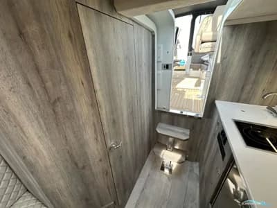 Maxima 920 Cabin 5