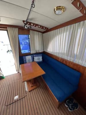 1987 Bertram 33 Flybridge Cruiser Boat for Sale in Halifax 4