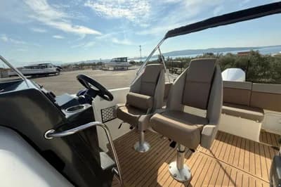 Quicksilver ACTIV 755 SUNDECK 5