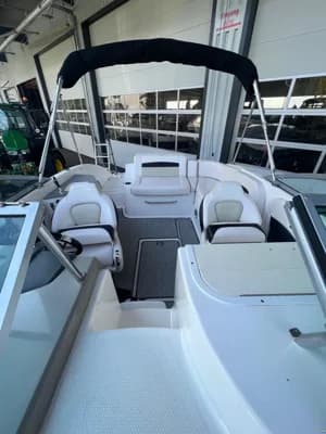 Chaparral 225SSI 4