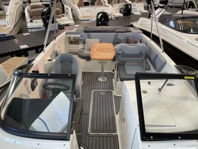 Bayliner VR6 Bowrider 3