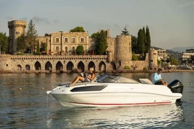 Bayliner VR6 Cuddy 3