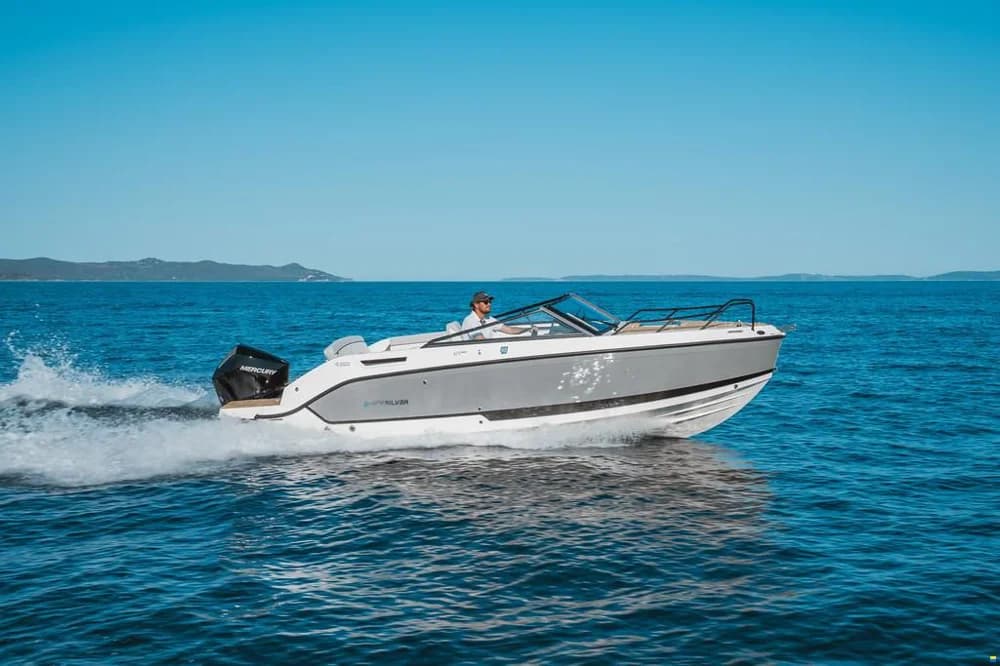 Quicksilver 675 Cruiser LUXE EDITION + Mercury F150