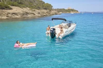 Quicksilver Activ 675 Sundeck 3
