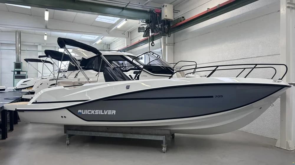 Quicksilver Activ 705 Open