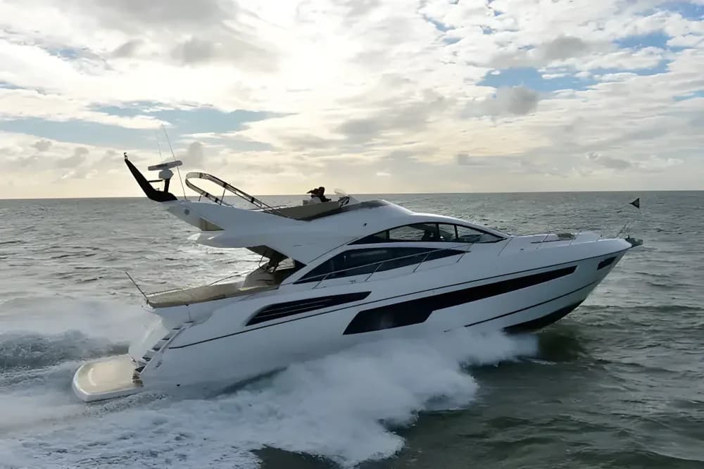 2015 Sunseeker 68 Sport Yacht Boat for Sale in Athens