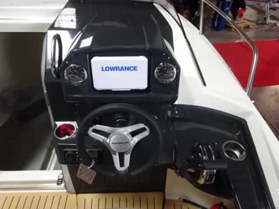 Quicksilver Activ 555 Cabin 4