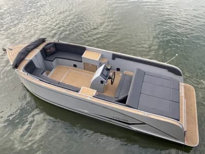 Maxima 840 Boat for Sale 5
