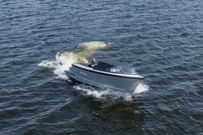 Oud Huijzer 740 TENDER met afsluitbare Cabine voor b 3