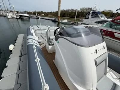 2018 Cobra Cobra Nautique 9.7m Inboard Boat for Sale in Hamble-le-Rice 4