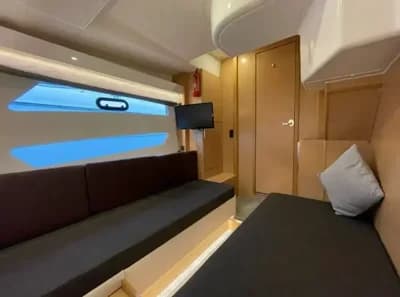 2016 Bavaria Sport 450 Boat for Sale in Newport 3