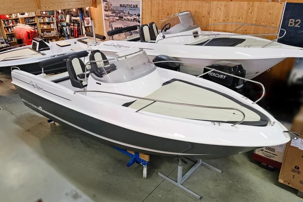 B2 Marine Cap Ferret 552 Sun Deck