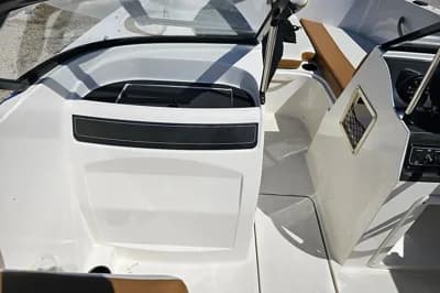 2021 Bayliner VR4 Bowrider OB 5